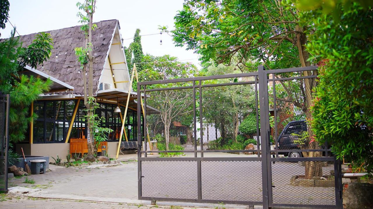 Gaia Asri Hotel Pamanukan Hilir Exteriör bild