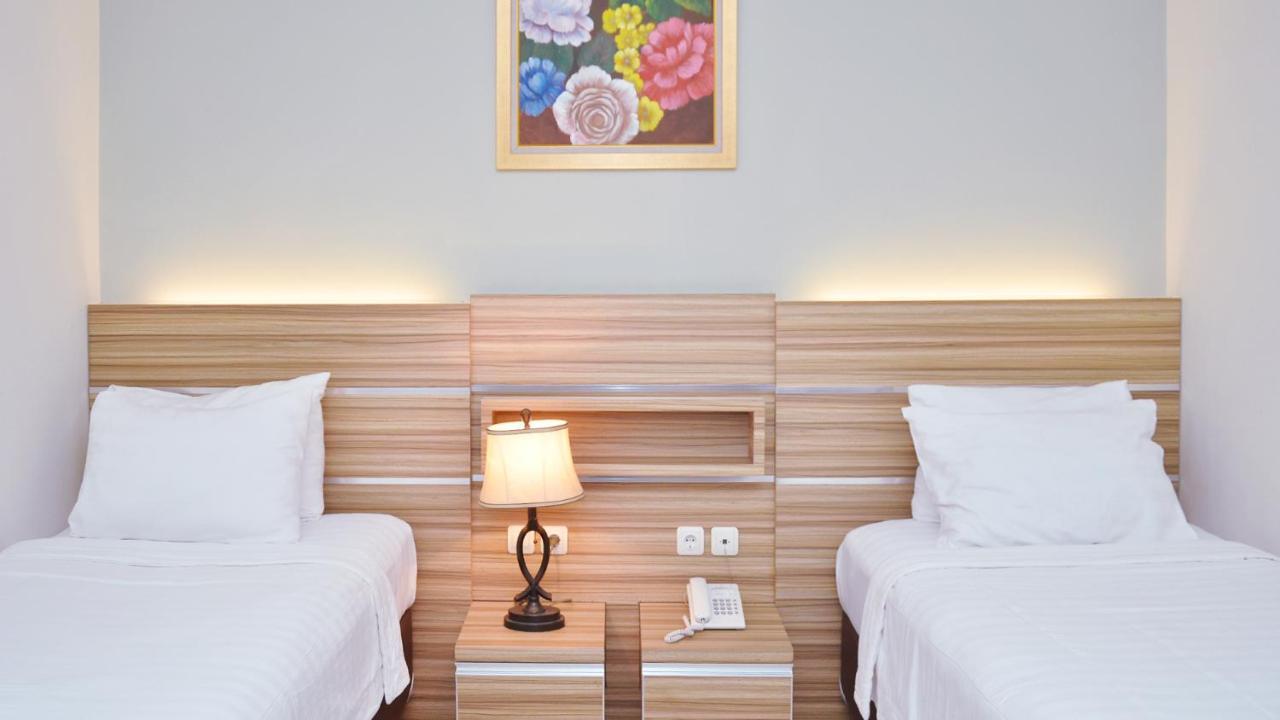 Gaia Asri Hotel Pamanukan Hilir Exteriör bild