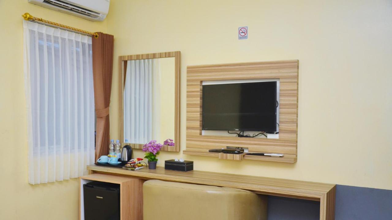 Gaia Asri Hotel Pamanukan Hilir Exteriör bild